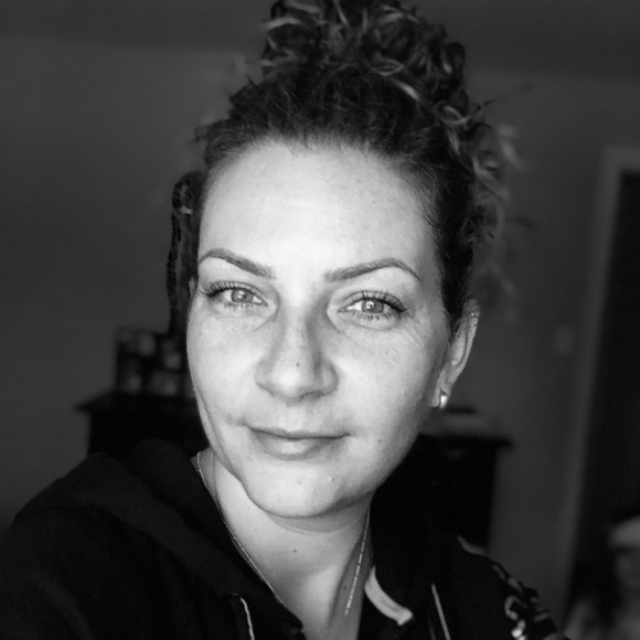 Meet your Posher, Edith - Picture 1 of 1